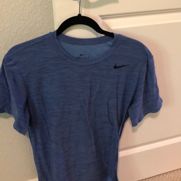 Fitted Nike dry fit - Picture 1 of 1